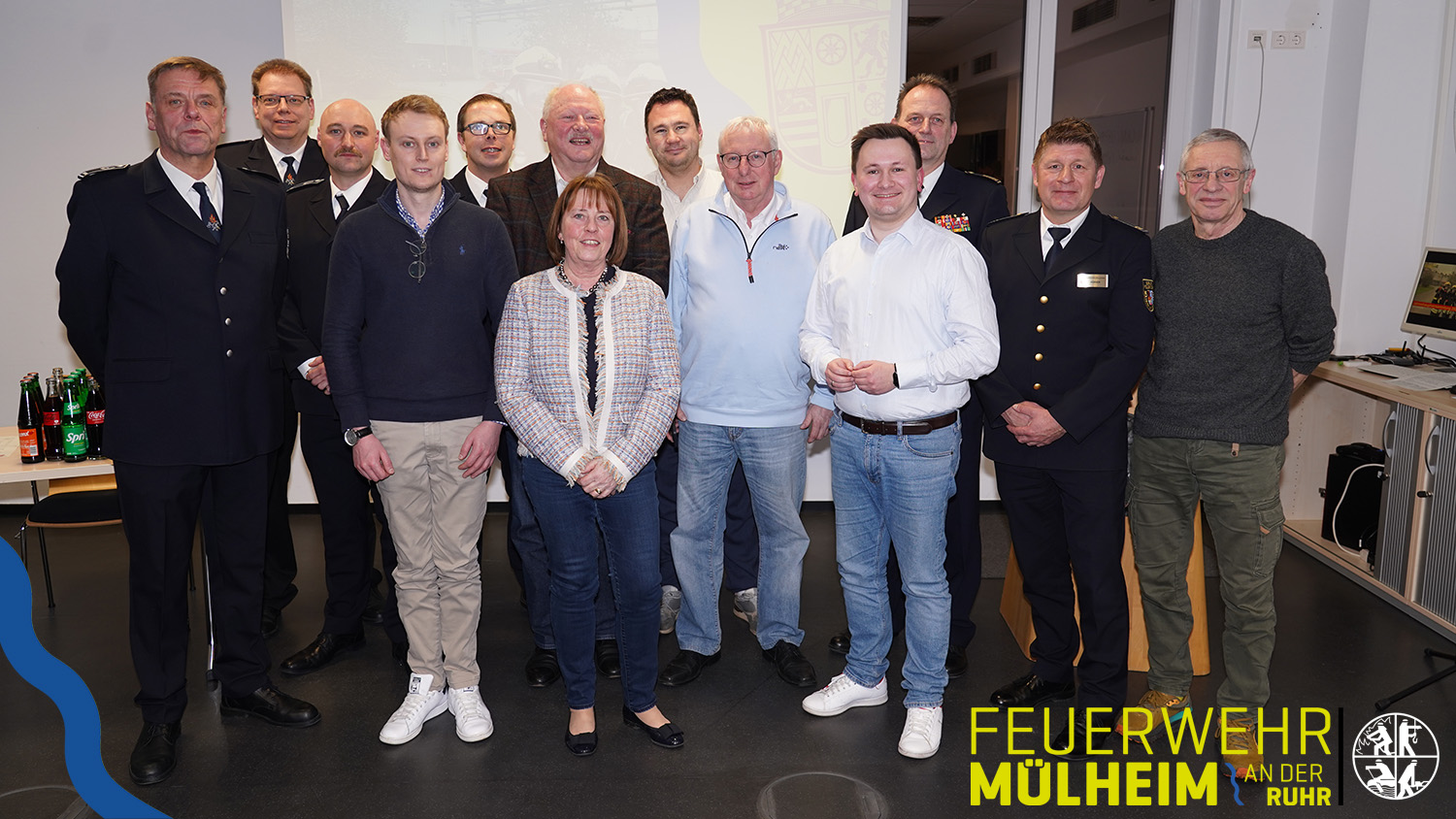 Gruppenbild der Führungskräfte mit Vertretern der Mülheimer Politik